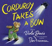 Corduroy, een beer in een groene tuinbroek, staat in de spotlight. "CORDUROY TAKES A BOW" geschreven door Viola Davis.