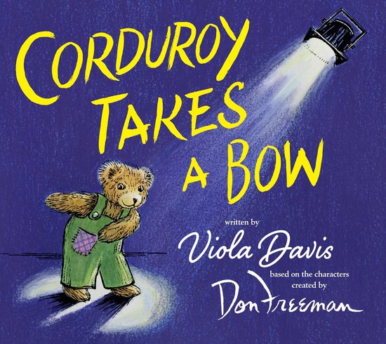 Corduroy, een beer in een groene tuinbroek, staat in de spotlight. "CORDUROY TAKES A BOW" geschreven door Viola Davis.