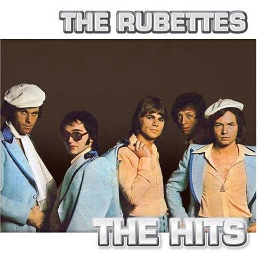 The Rubettes, mannen in pastelkleurige pakken, met witte petten en sjaals.