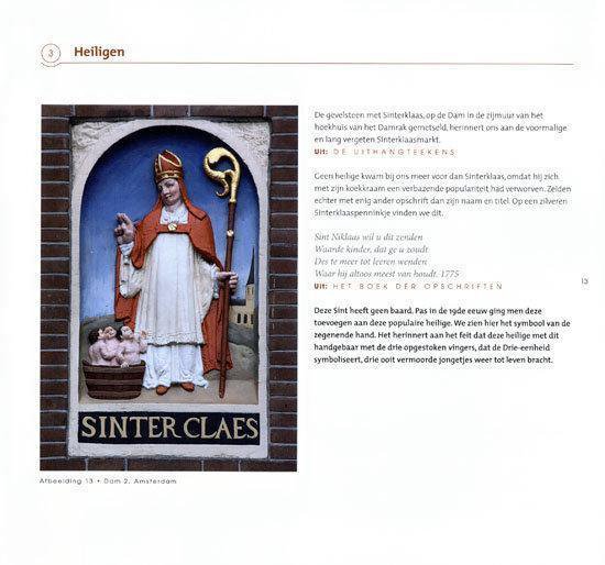 Sinterklaas met een staf, een rood-witte mijter en drie kleine varkens.