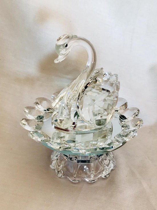 Le cygne en verre cristal 13x12cm peut être tourné manuellement sur la plaque
