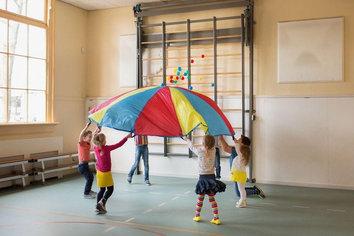 BS Toys Parachute Spel met Gat - Buitenspeelgoed - Vangspel - Doekspel 3 tot 12 Spelers - Spelletjes voor kinderen - Buiten speelgoed - Buitenspel - Buiten Spellen - Tuin Speelgoed - Strandspeelgoed - 3 Meter doek — afbeelding 5