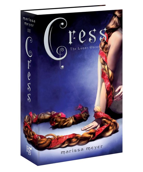 Boekomslag van 'Cress' door Marissa Meyer. Een meisje met lang, gevlochten blond haar met rode linten. Titel 'Cress. The Lunar Chronicles'.