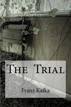 Boek kaft: "The Trial" door Franz Kafka, met een vervallen achtergrond.