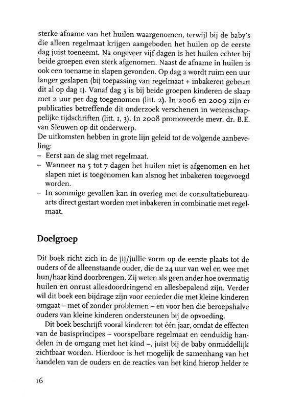 Boekpagina's met tekst over regelmaat en inbakeren voor baby's en jonge kinderen.