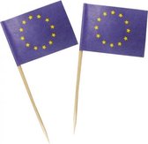50x stuks grote cocktailprikkers Europa met vlaggetje van 3.5 x 5 cm - Landen vlaggen thema