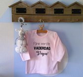 Shirtje baby roze meisje tekst papa eerste cadeau | fijne eerste vaderdag papa | Lange of korte mouw | licht roze met grijs | maat 56-110
