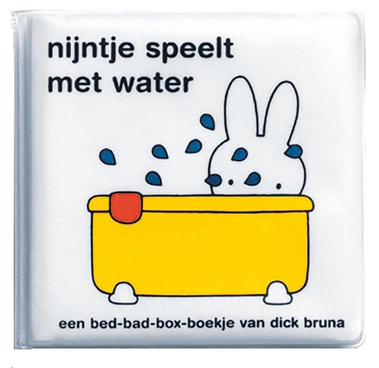 Boek cover Nijntje speelt met water van Dick Bruna (Hardcover)