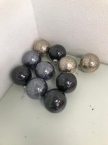 Kerstballen - grote versie - tien stuks - in drie kleuren