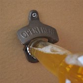 Bierfles opener kroonkurk flessen flesopener voor aan muur wand.