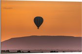 Dibond - Luchtballon met Oranje Lucht - 90x60cm Foto op Aluminium (Wanddecoratie van metaal)