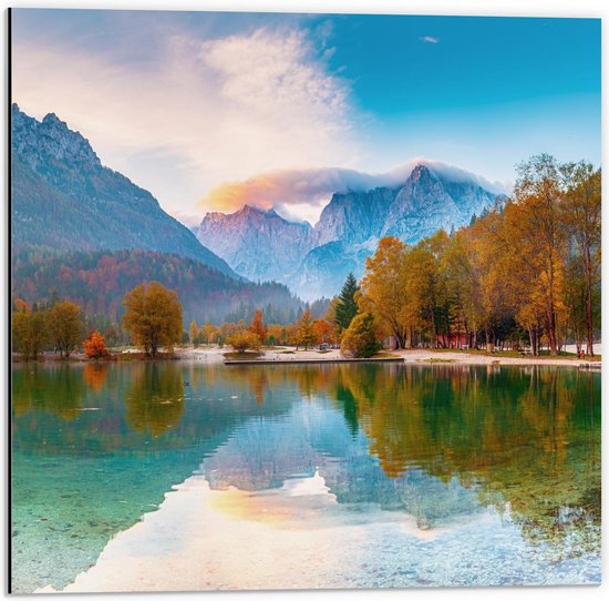 Dibond - Prachtig Landschap met Meer - 50x50cm Foto op Aluminium (Wanddecoratie van metaal)