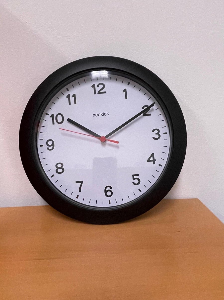 Nedklok 25 cm Quartz klok zwart