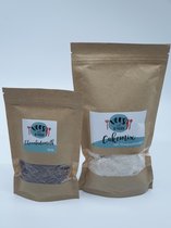 Cakemix met stroopwafelstukjes en chocolmelk melk in zak