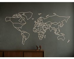 HOUTEN WANDDECORATIE / WOODEN WALL DECORATION - GEOMETRISCHE MUURDECORATIE / GEOMETRIC WALL ART - WERELDKAART / WORLD MAP - 70 x 35cm - LICHT HOUT / NATURAL WOOD - ORIGAMI DESIGN WANDFIGUUR - ECHT HOUT - REAL WOOD