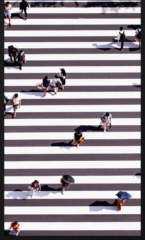Schilderij - zebrapad - Collectie rhythm of the city - Forex met zwarte lijst - 70x118cm
