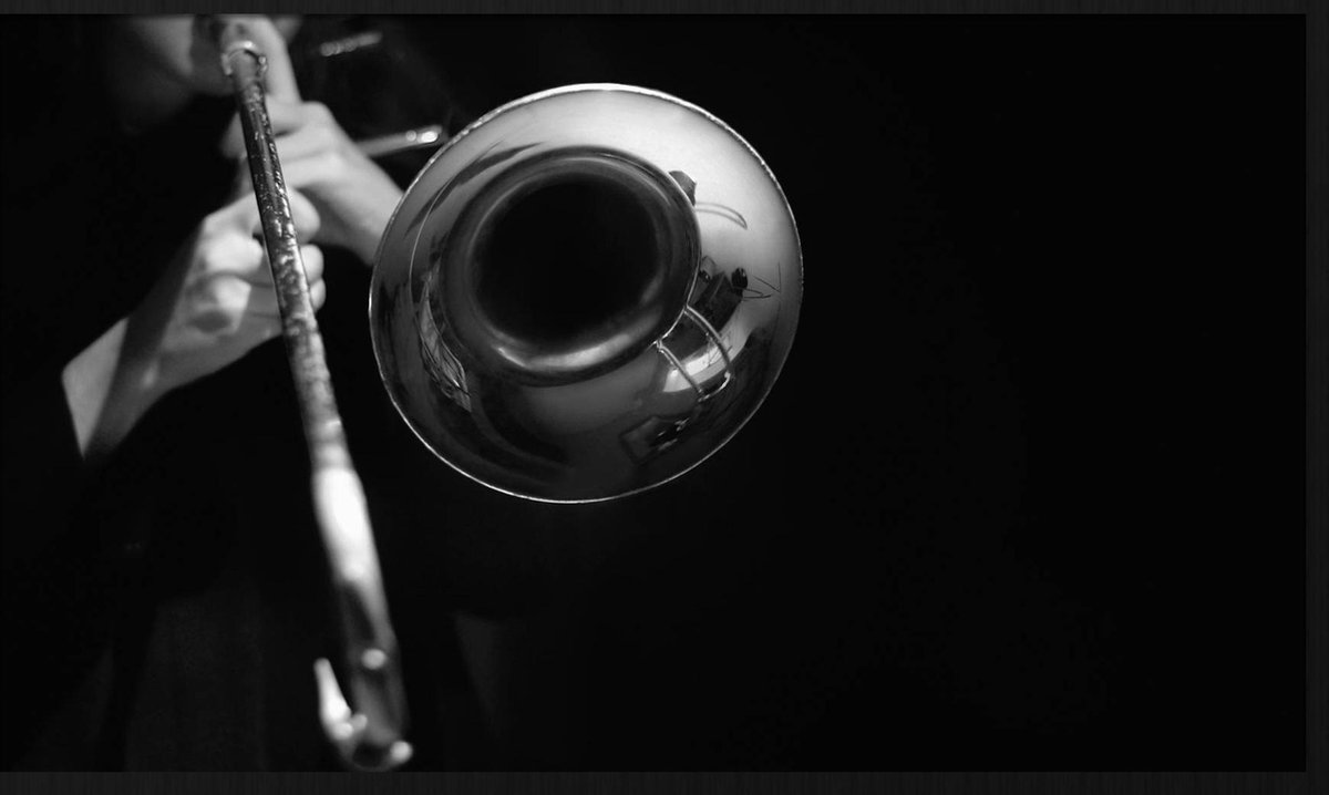 Schilderij - trombonist - Collectie music - Forex met zwarte lijst - 118x70cm