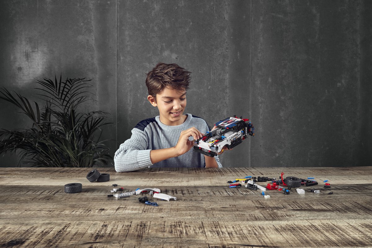 LEGO Technic App-Controlled Top Gear Rally Car 42109 — afbeelding 16