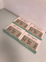 Cadeaulabelset - achttien stuks - drie designs per pakje - er zijn vier pakjes