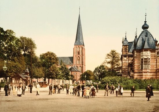 Oud Stadsgezicht Arnhem - Velperplein, Musis Sacrum en Sint Martinuskerk - Oude Foto Print op Poster A1 84x59cm