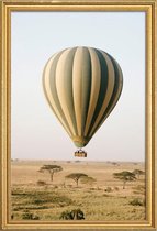 JUNIQE - Poster met houten lijst Luchtballon safari -40x60 /Geel &