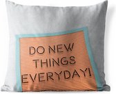 Buitenkussens - Tuin - Motiverende quote Do new things everyday op een oranje bord - 40x40 cm