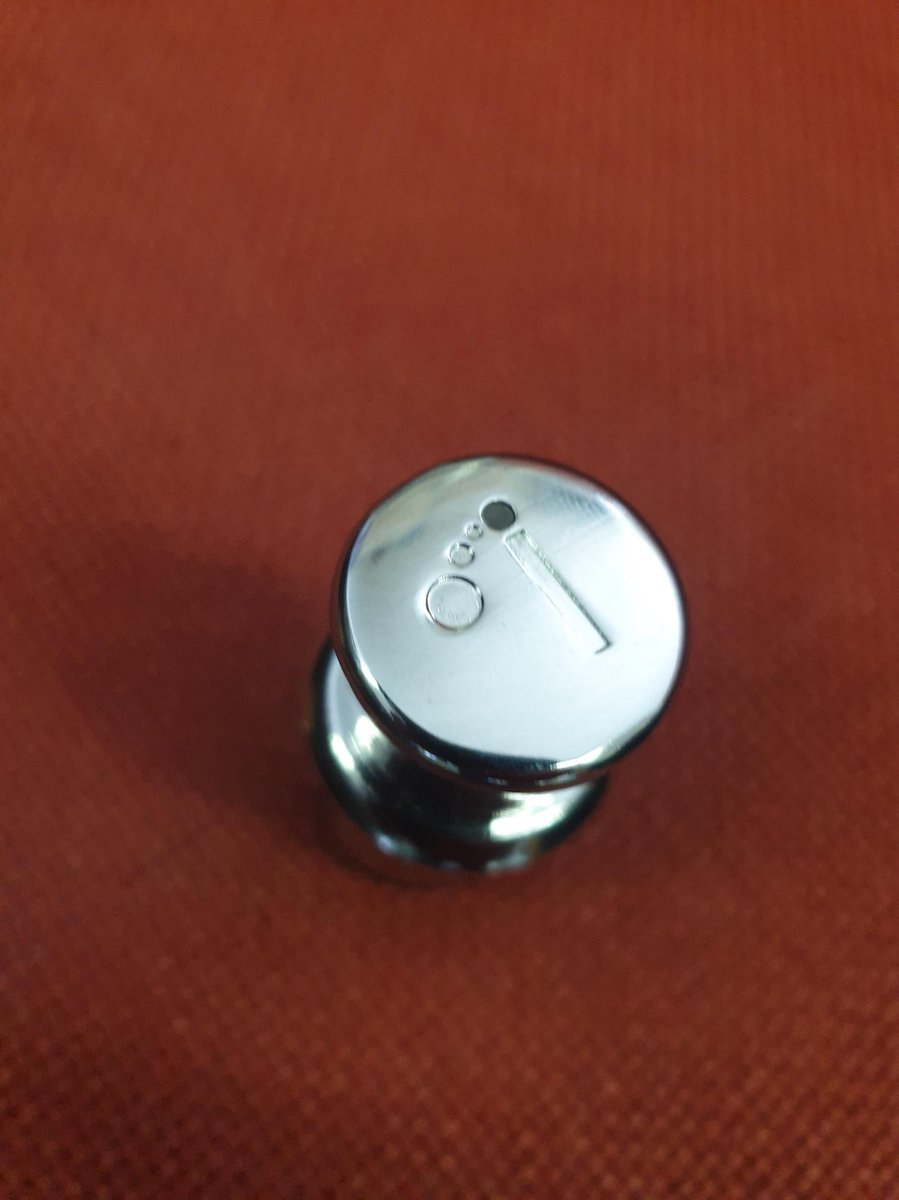 Goedkoopste auto aansteker 12V, ook USB opladen , in de auto of in de tas meenemen. Chroom