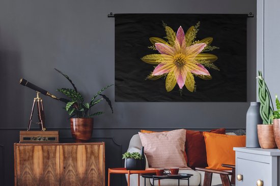 Tapisserie Plantes sur fond noir - Une fleur jaune sur fond noir Tapisserie en coton 150x100 cm - Tapisserie avec photo