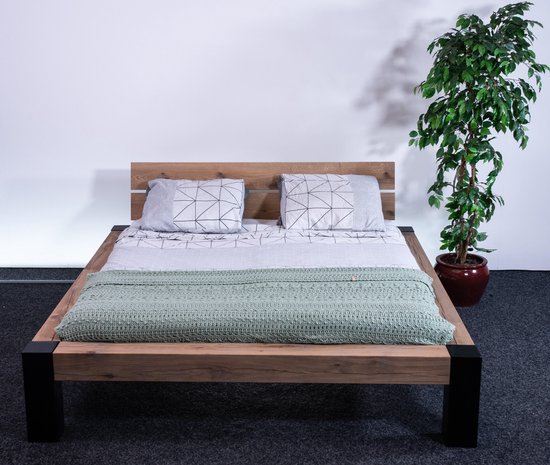 Eiken balken bed - stalen poten - 180 x 200 - massief eiken - inclusief  hoofdbord | bol.com