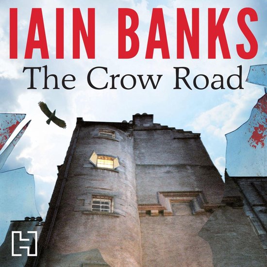 Boekomslag met de titel 'The Crow Road' van Iain Banks. Een torenachtig gebouw met verlichte ramen tegen een bewolkte hemel, met een vogel en gebroken glas.