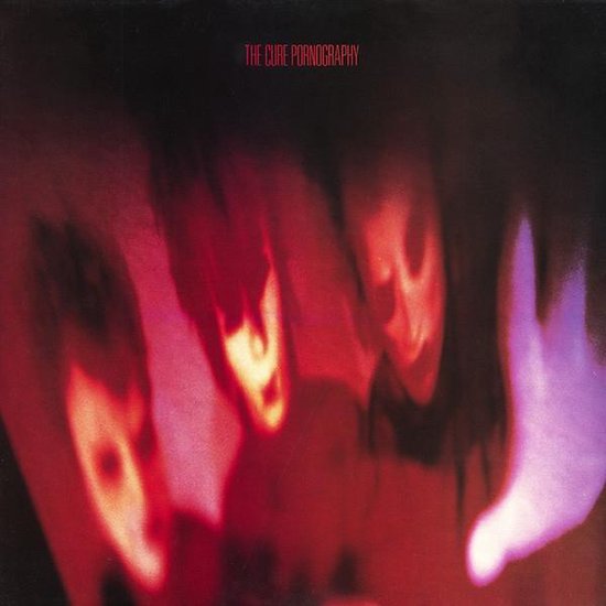 Albumhoes van 'The Cure Pornography' met rode en paarse abstracte beelden, tekst 'The Cure Pornography'.