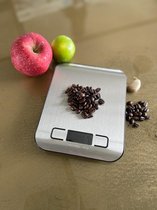Digitale Precisie Keukenweegschaal - Batterijen inclusief - Tot 5000 gram - Zilver