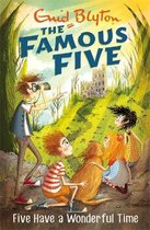 Boekomslag van 'Five Have a Wonderful Time' met kinderen en een hond voor een kasteel.