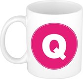Mok / beker met de letter Q roze bedrukking voor het maken van een naam / woord of team
