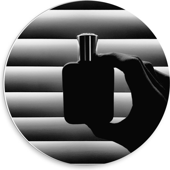 Forex Wandcirkel - Zwart/Wit Parfumflesje Die Iemand Vasthoudt - 30x30cm Foto op Wandcirkel (met ophangsysteem)