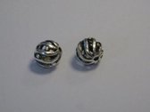 Filigrain metalen kralen platinum 10,5x9mm gat 1,5mm 2 Stuks