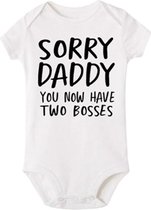 Baby rompertje wit met tekst Sorry Daddy you now have two Bosses. 0-6 maanden. Kraamcadeau jongen dochter zoon meisje