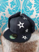 New Era Cap met oorwarmers maat 7 zwart met reflecterende sterren