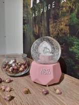 Sneeuwbol snowbol love cadeau met muziek en licht. 32 cm diameter. 15cm hoogde. diamand ring