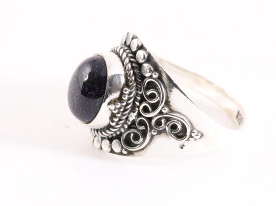 Bewerkte zilveren ring met blauwe zonnesteen - maat 18