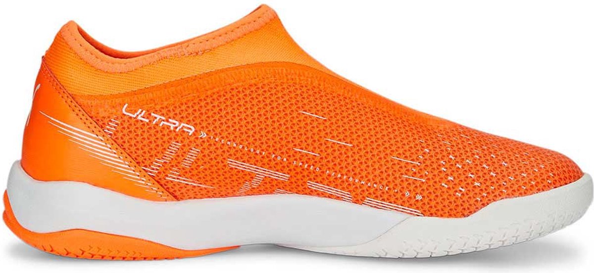 Puma ULTRA MATCH LL Jr voetbalschoenen in feloranje, lichtgewicht mesh met GripControl-skin voor optimale controle.
