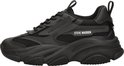 Zwarte Steve Madden sneaker met vetersluiting en mesh zijpanelen. De zijkant toont "STEVE MADDEN" tekst.