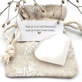 Sneeuwzakje Wat je in je hart bewaart, raak je nooit meer kwijt… Seleniet-edelsteen-troost cadeau