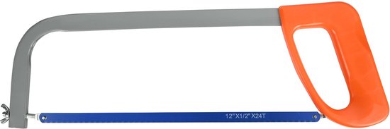 IJzerzaag met oranje handvat, grijze zaagboog en blauw zaagblad.