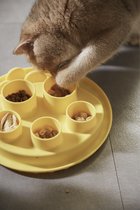 Cat Digger Slow Feeder - Slow feeder kat -anti-schrok bak kat - uitdaging en speelplezier - voederbak kat - Langzamer eten voor je huisdier - voermat - siliconen - geel - antislip door zuignappen - jachtinstinct kat