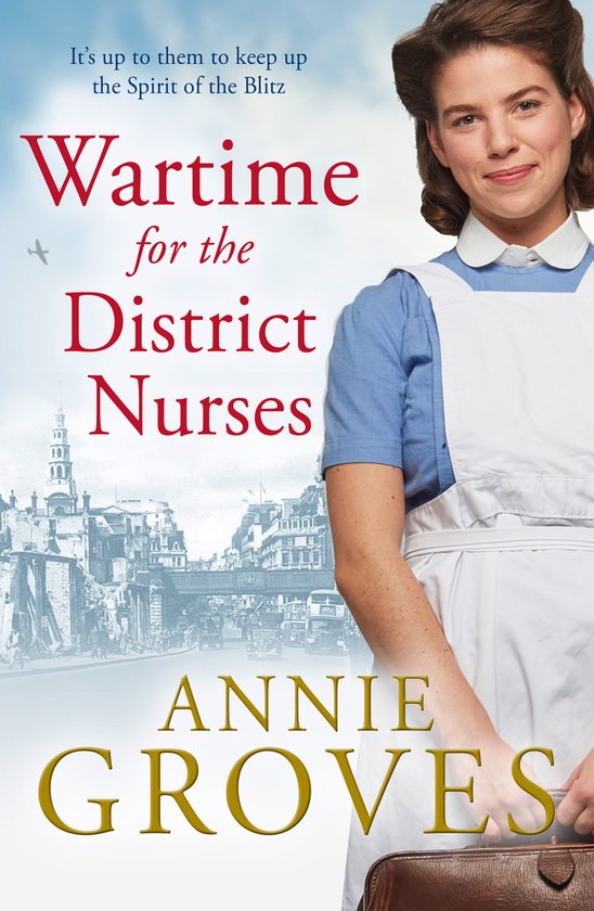 Een glimlachende verpleegster met een schort en blauwe jurk, met op de achtergrond Londen tijdens WOII. Titel: Wartime for the District Nurses.