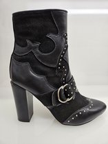 Stoere studded enkellaarsjes