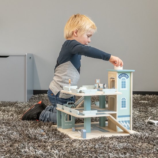 Tutoriel : Fabriquer un garage jouet miniature en bois pour 30 euros