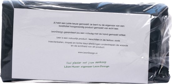 Emballage avec informations sur LeonDesign : 'Fait main, 100% Cuir véritable, Durable, Sur mesure, Savoir-faire, Livraison rapide, Conçu aux Pays-Bas'.