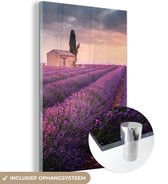 Glasschilderij - Foto op glas - Lavendel - Schuur - Bloemen - Zonsondergang - Acrylglas - 40x60 cm - Schilderij glas - Schilderij paars - Glasschilderij bloemen - Wanddecoratie